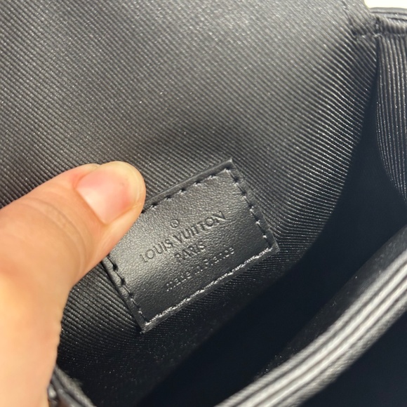 LOUIS VUITTON S-LOCK VERTICAL WALLET M82535 - Picture 6 of 7